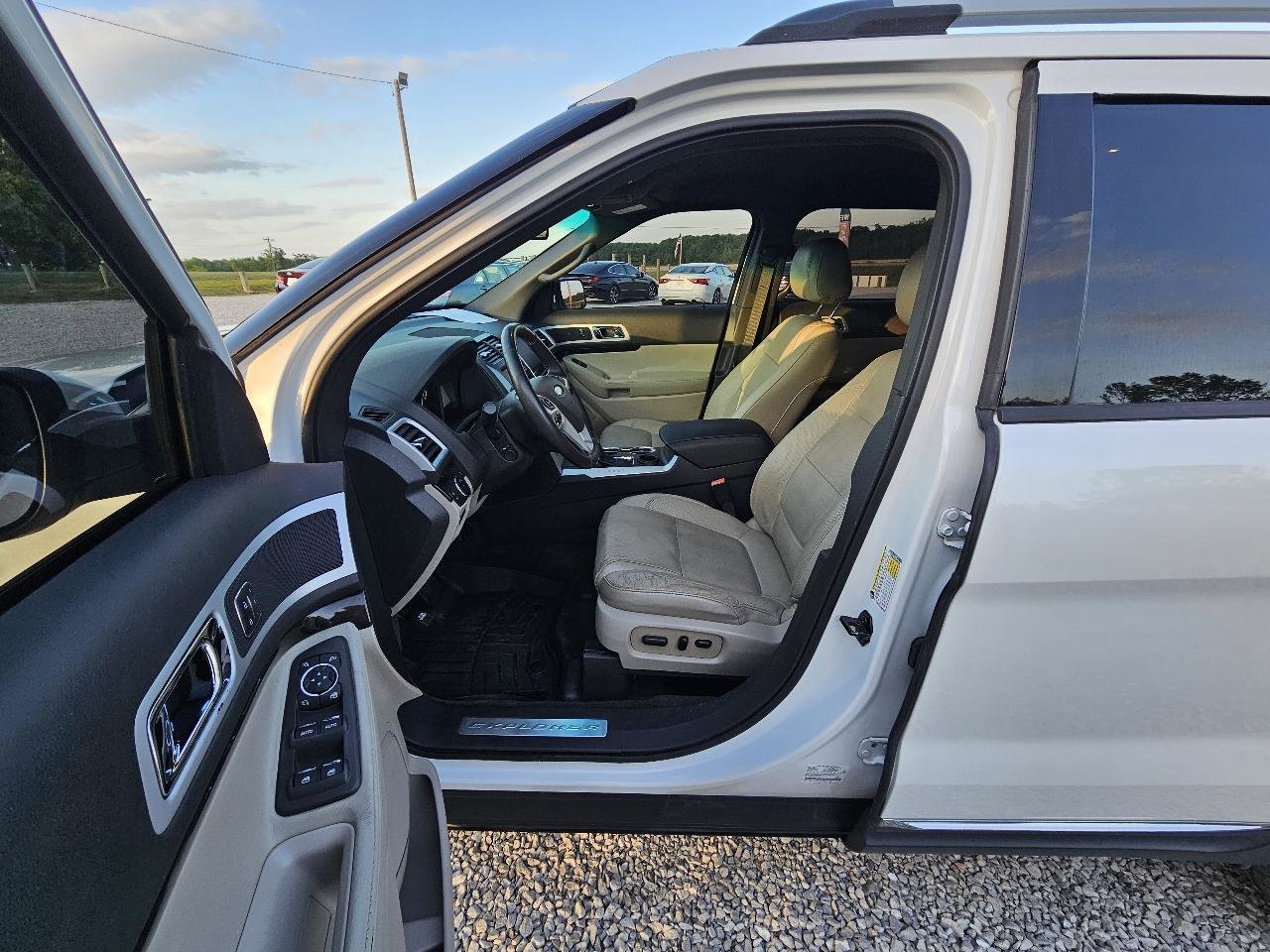 Used 2015 Ford Explorer Limited w/ Equipment Group 302A FWD image 13