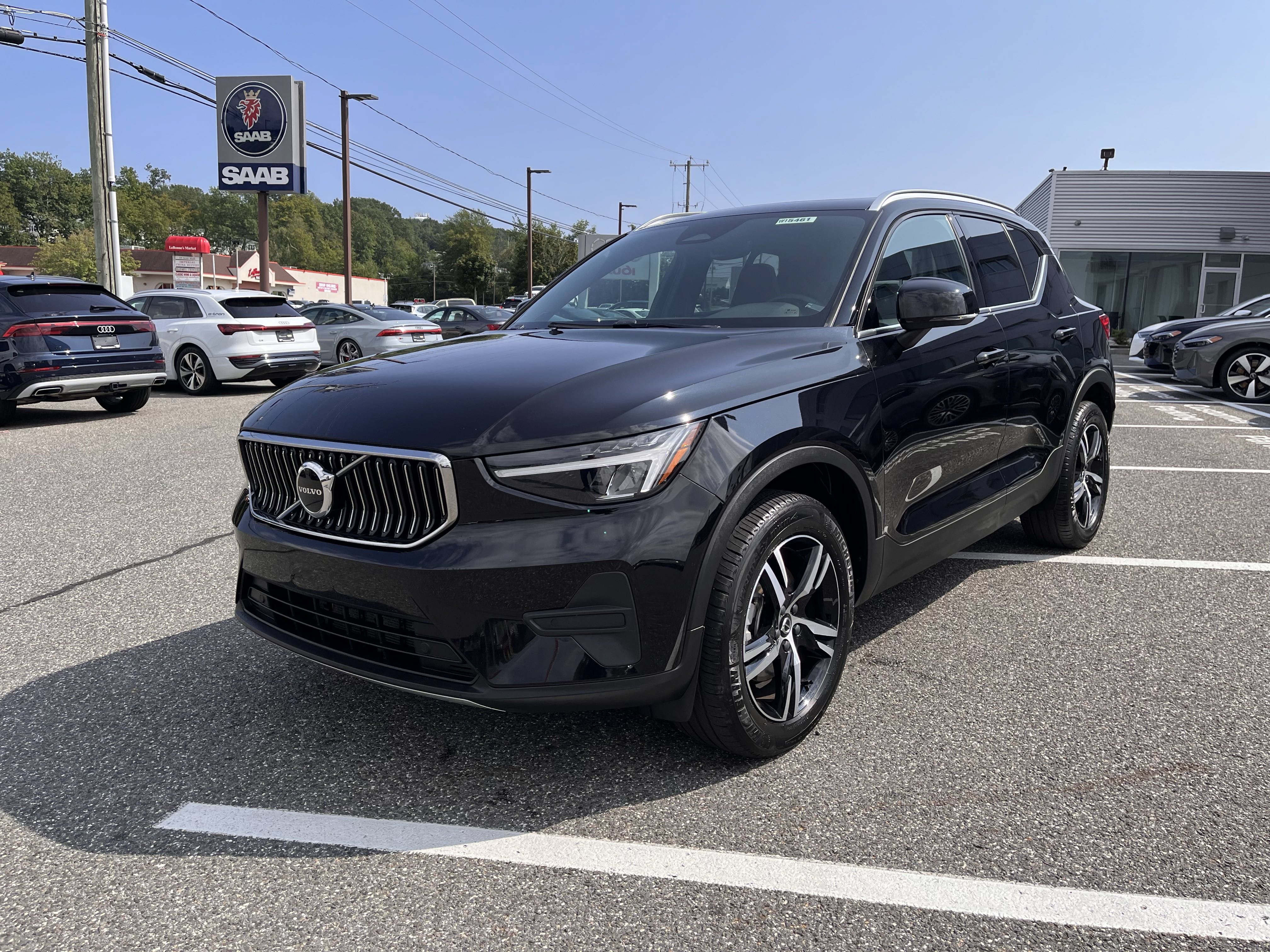 Certified 2025 Volvo XC40 B5 Core AWD/4WD image 3