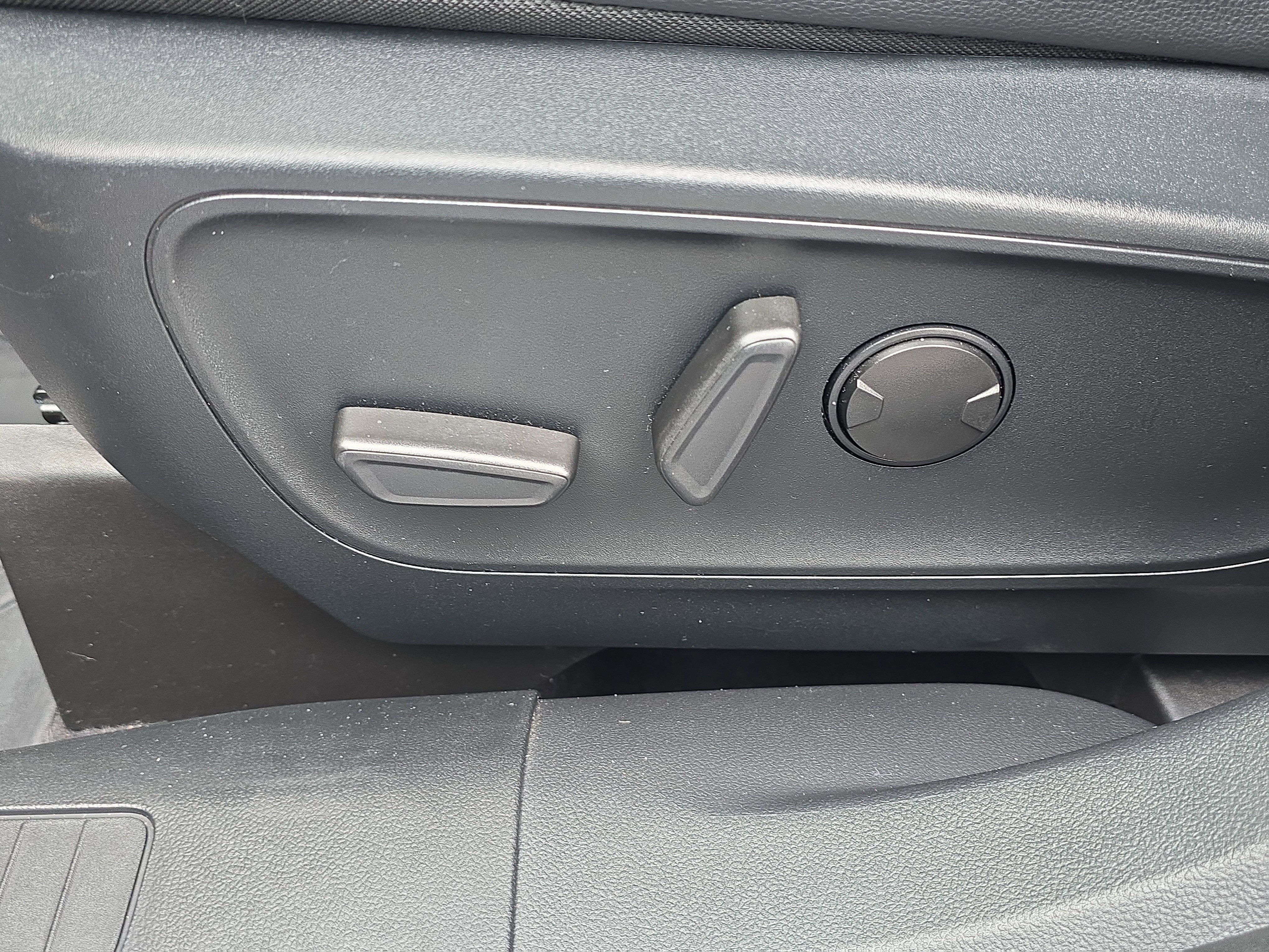 Used 2021 Ford Escape Titanium image 19