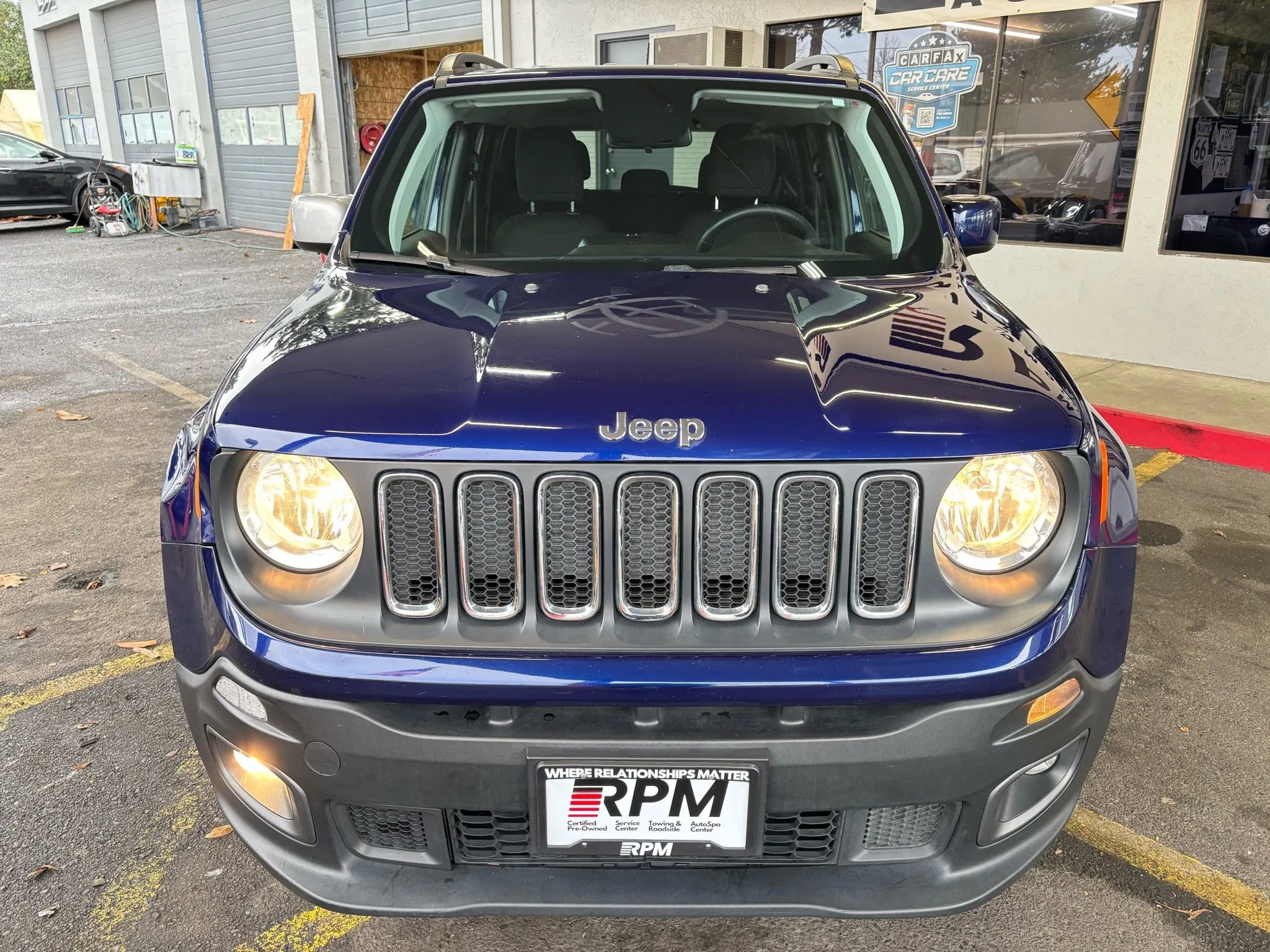 Used 2018 Jeep Renegade Latitude image 2