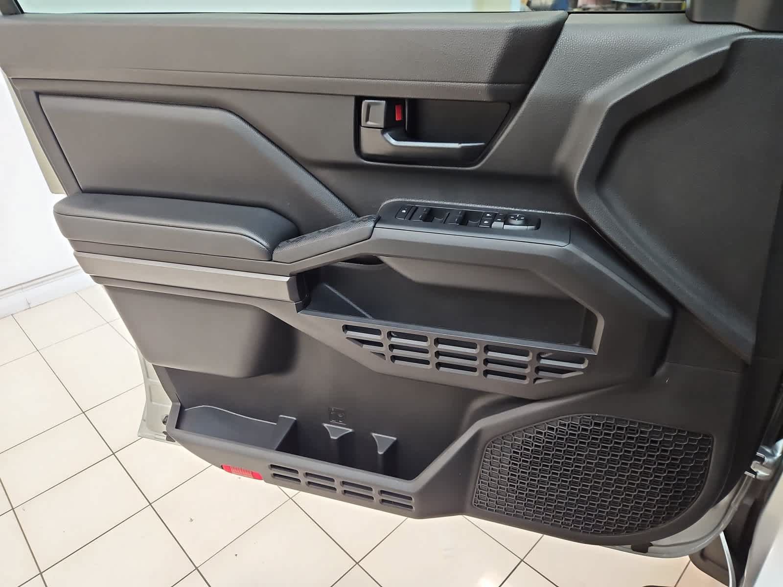 Used 2024 Toyota Tacoma SR5 AWD/4WD image 14