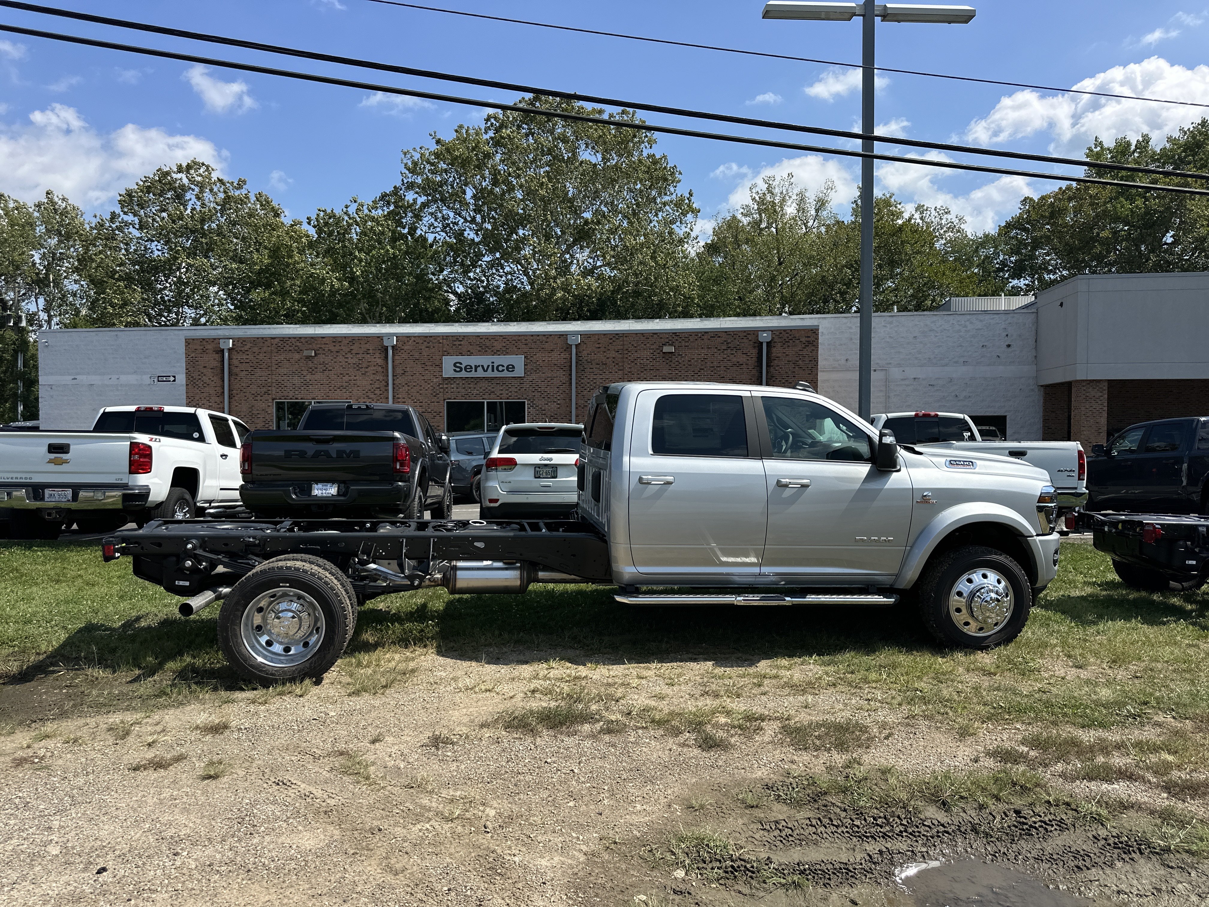 New 2027 RAM 5500 4x4 Crew Cab w/ Laramie Trim Package image 18