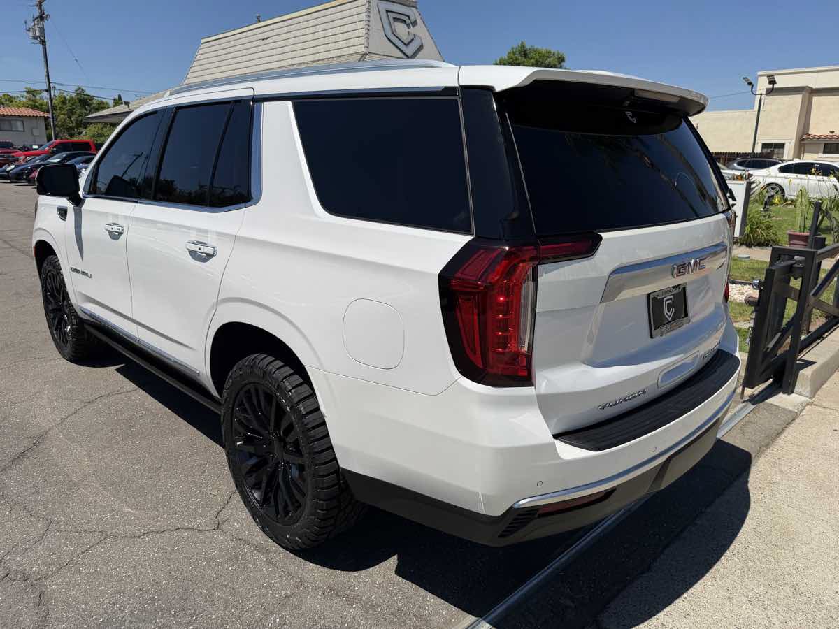 Used 2023 GMC Yukon Denali AWD/4WD image 3