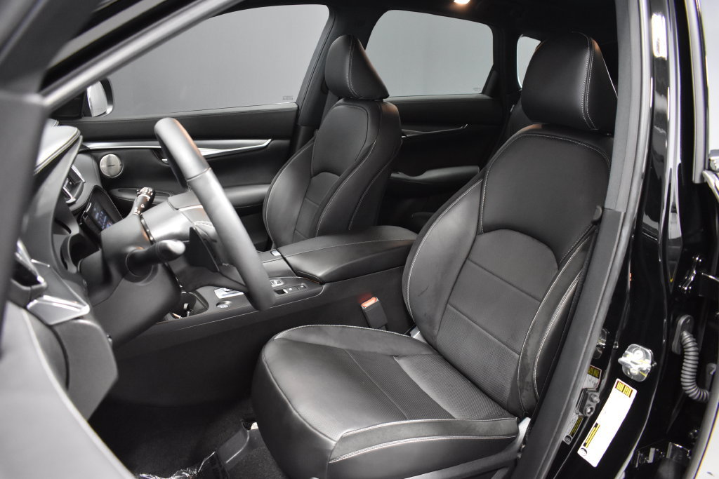 Used 2025 INFINITI QX50 Sport AWD/4WD image 5
