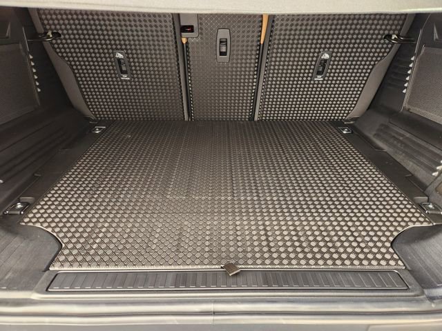 Used 2026 Land Rover Defender 110 S image 22