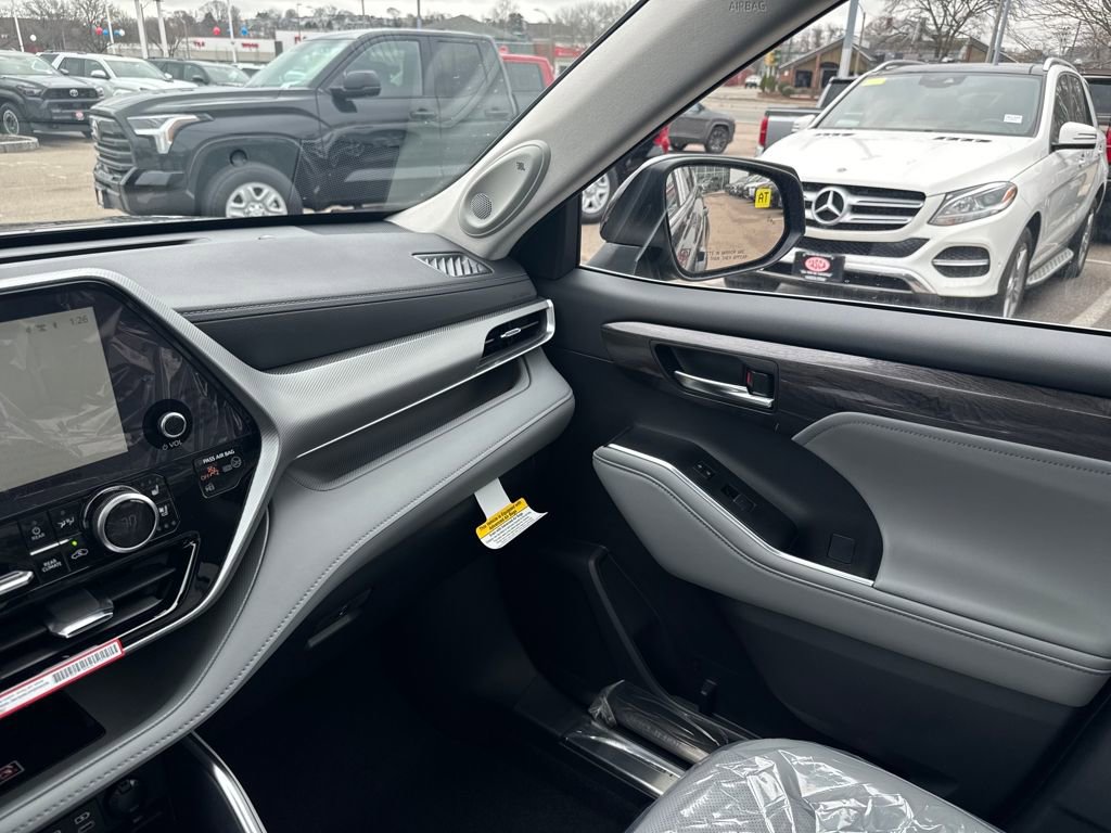 New 2026 Toyota Highlander Platinum image 34