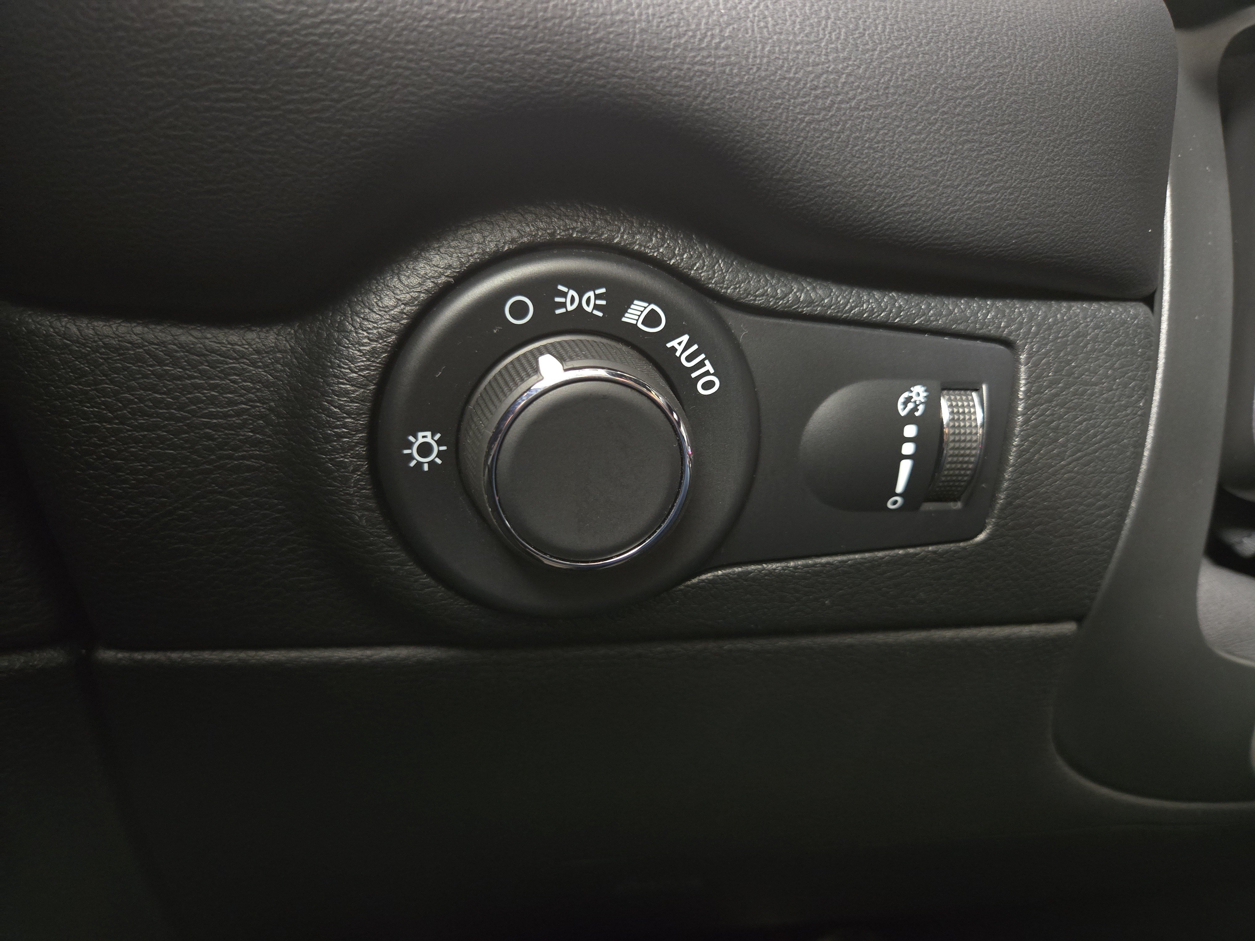 Used 2025 Dodge Durango GT AWD/4WD image 27