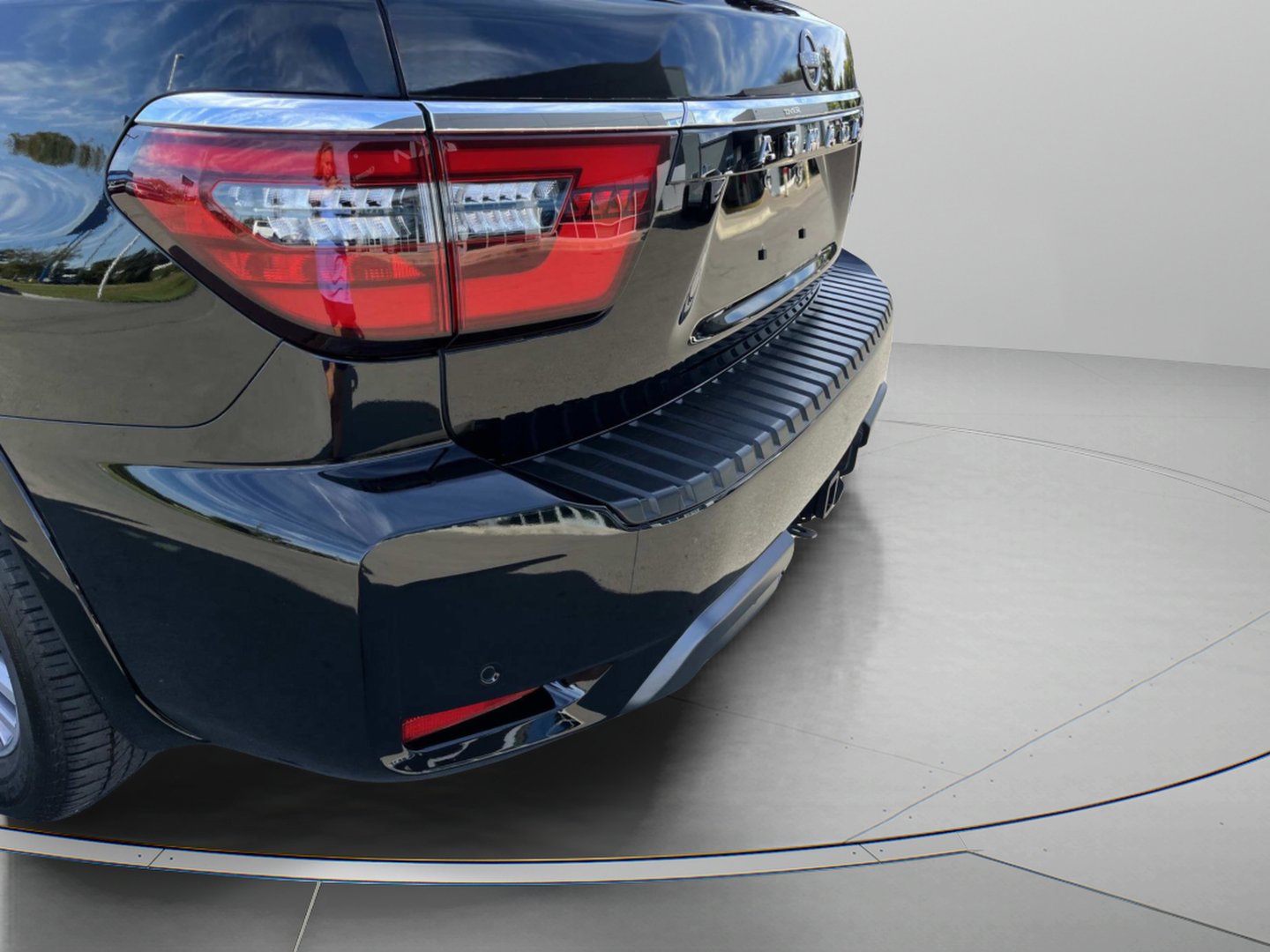 Used 2024 Nissan Armada SL w/ Captain's Chairs Package image 7