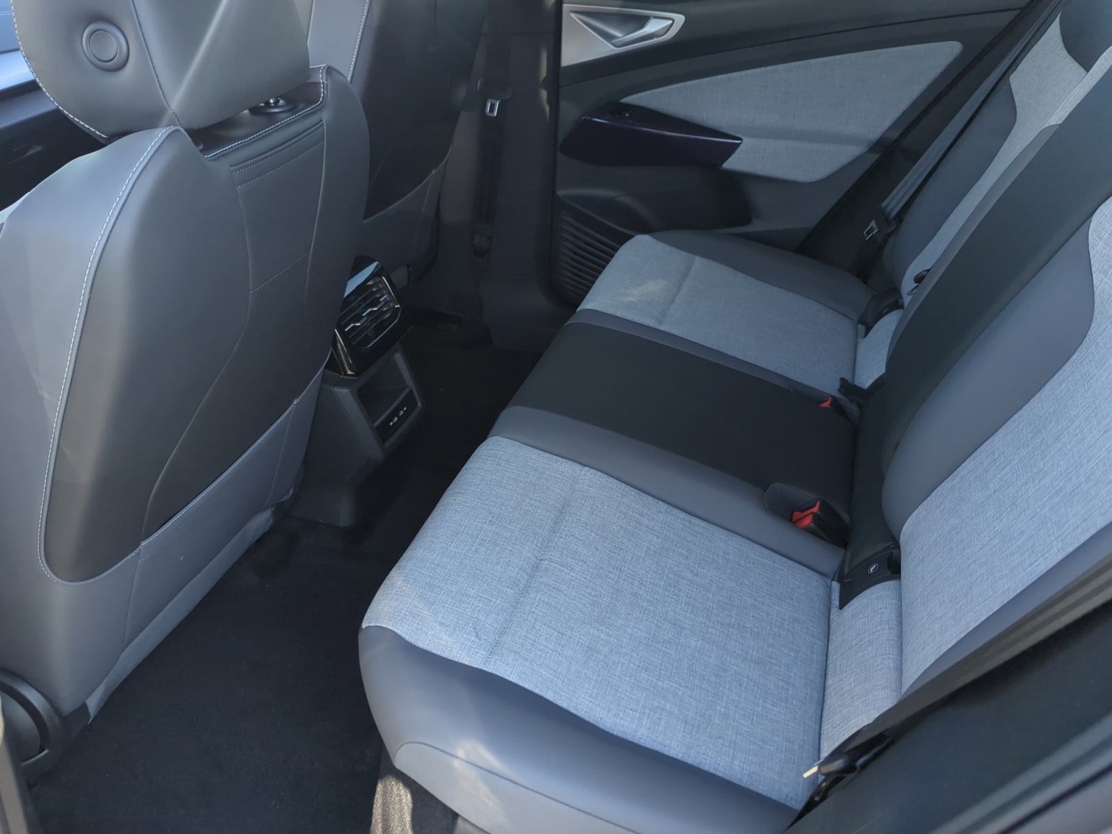 New 2026 Volkswagen ID.4 Pro image 17