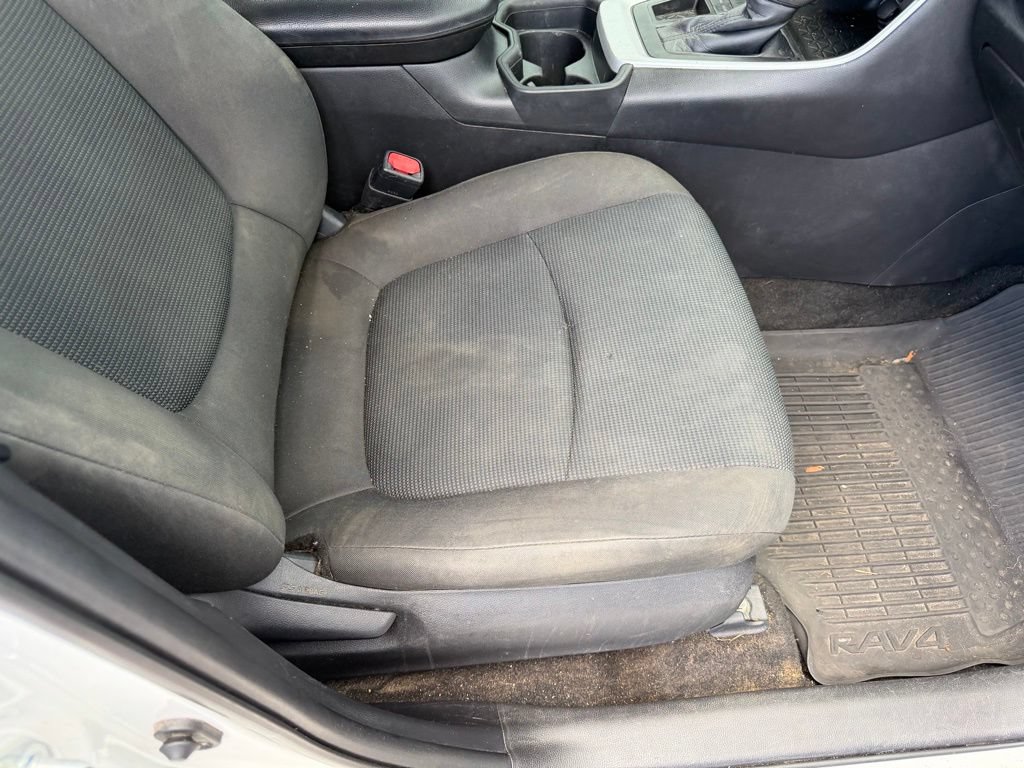 Used 2021 Toyota RAV4 LE FWD image 16