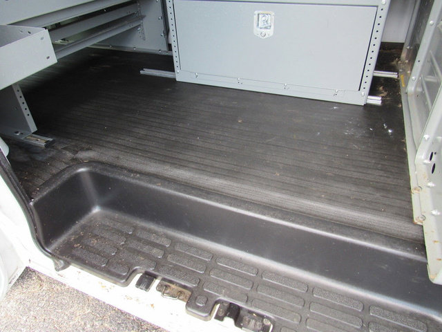 Used 2017 Chevrolet Express 2500 RWD image 18