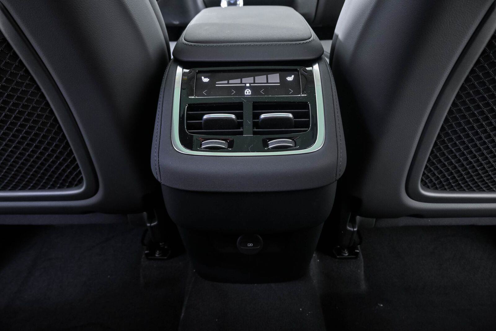 New 2026 Volvo XC90 B6 Plus w/ Protection Package Premier AWD/4WD image 19
