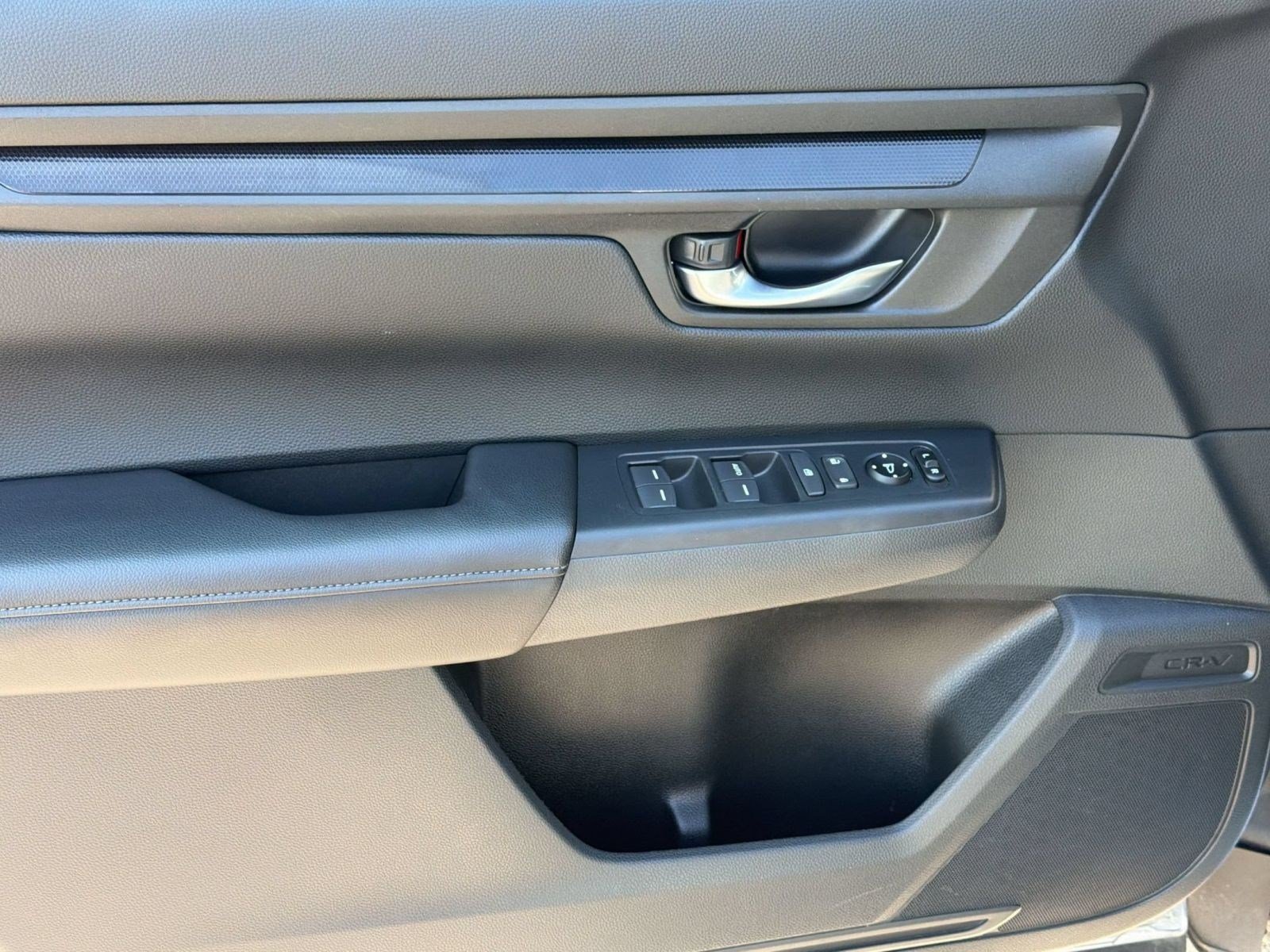 Used 2025 Honda CR-V LX image 14