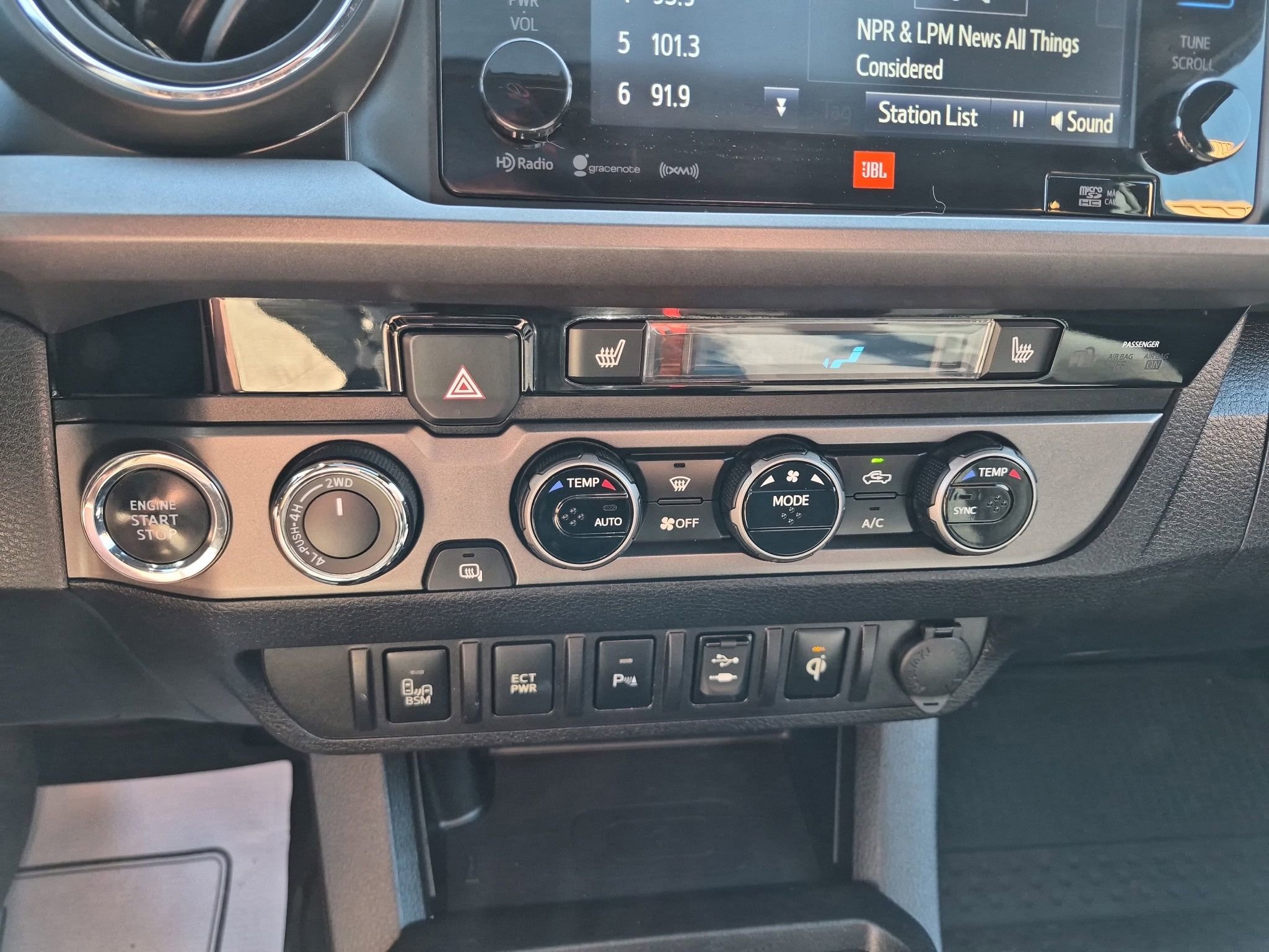 Used 2016 Toyota Tacoma TRD Sport AWD/4WD image 19