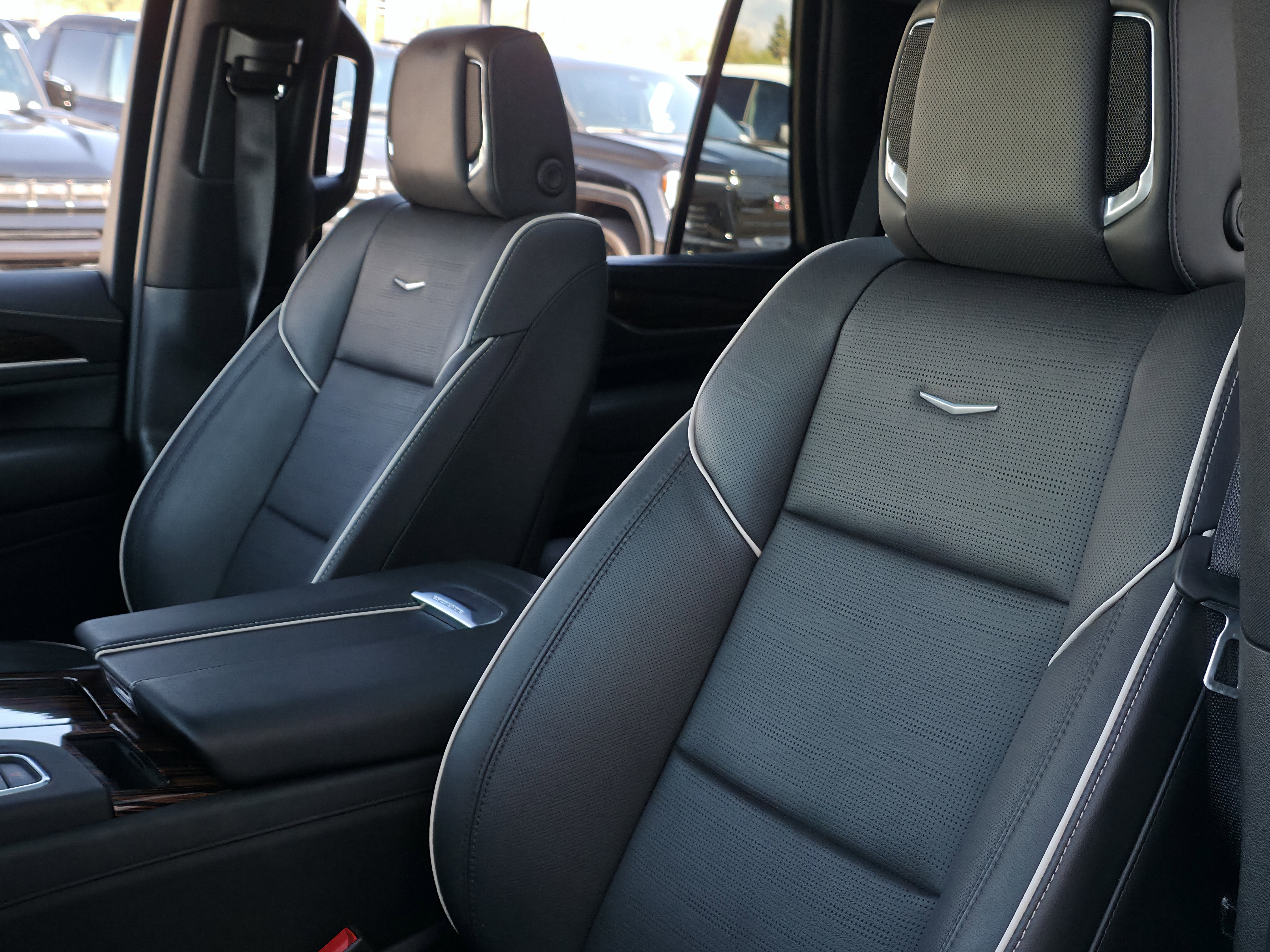 Used 2021 Cadillac Escalade Premium Luxury w/ Driver Assist Tech Package image 17