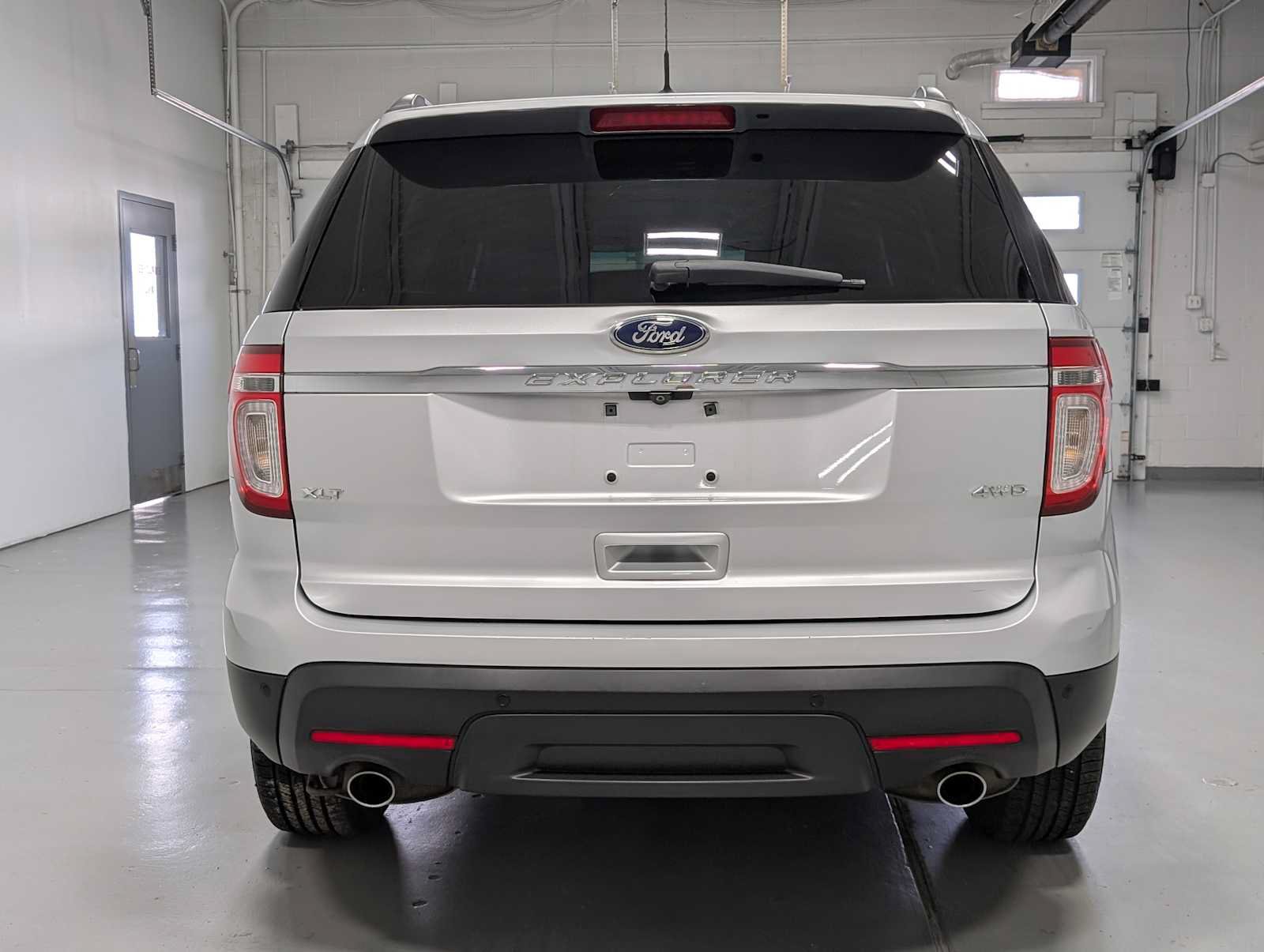 Used 2015 Ford Explorer XLT w/ Equipment Group 202B AWD/4WD image 8