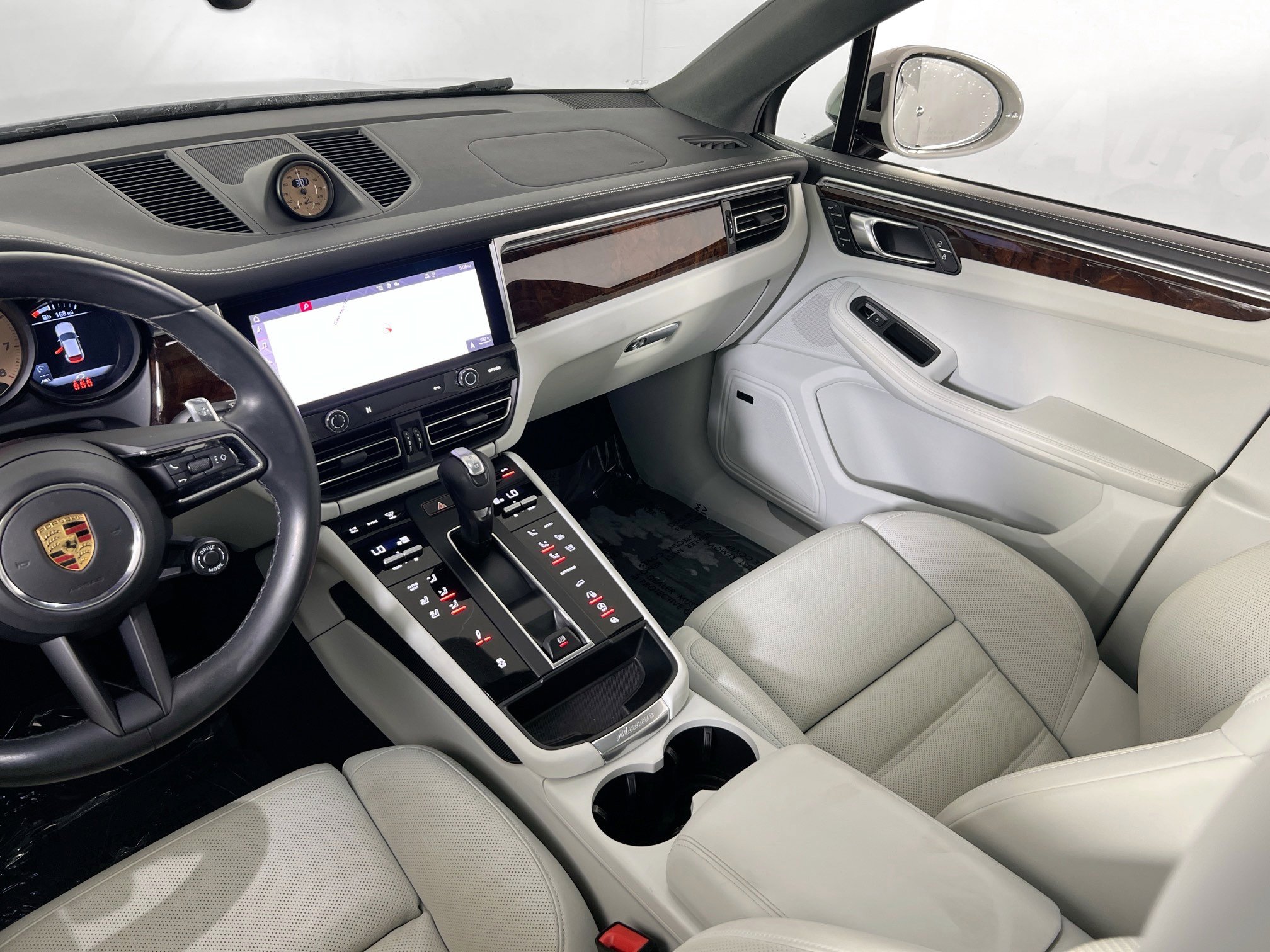 Used 2023 Porsche Macan S image 24
