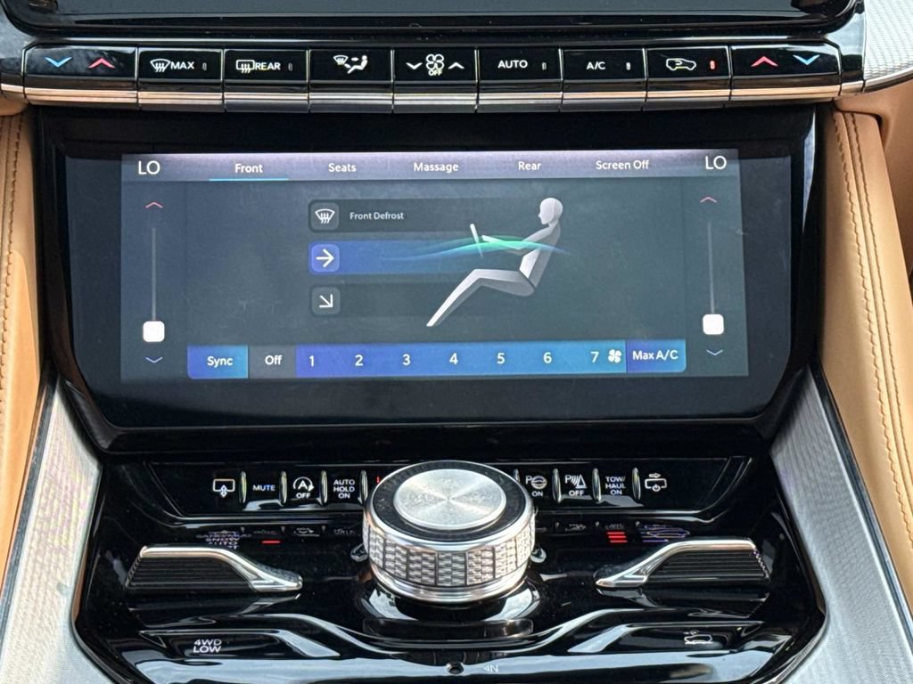 Used 2022 Jeep Grand Wagoneer Series III AWD/4WD image 16
