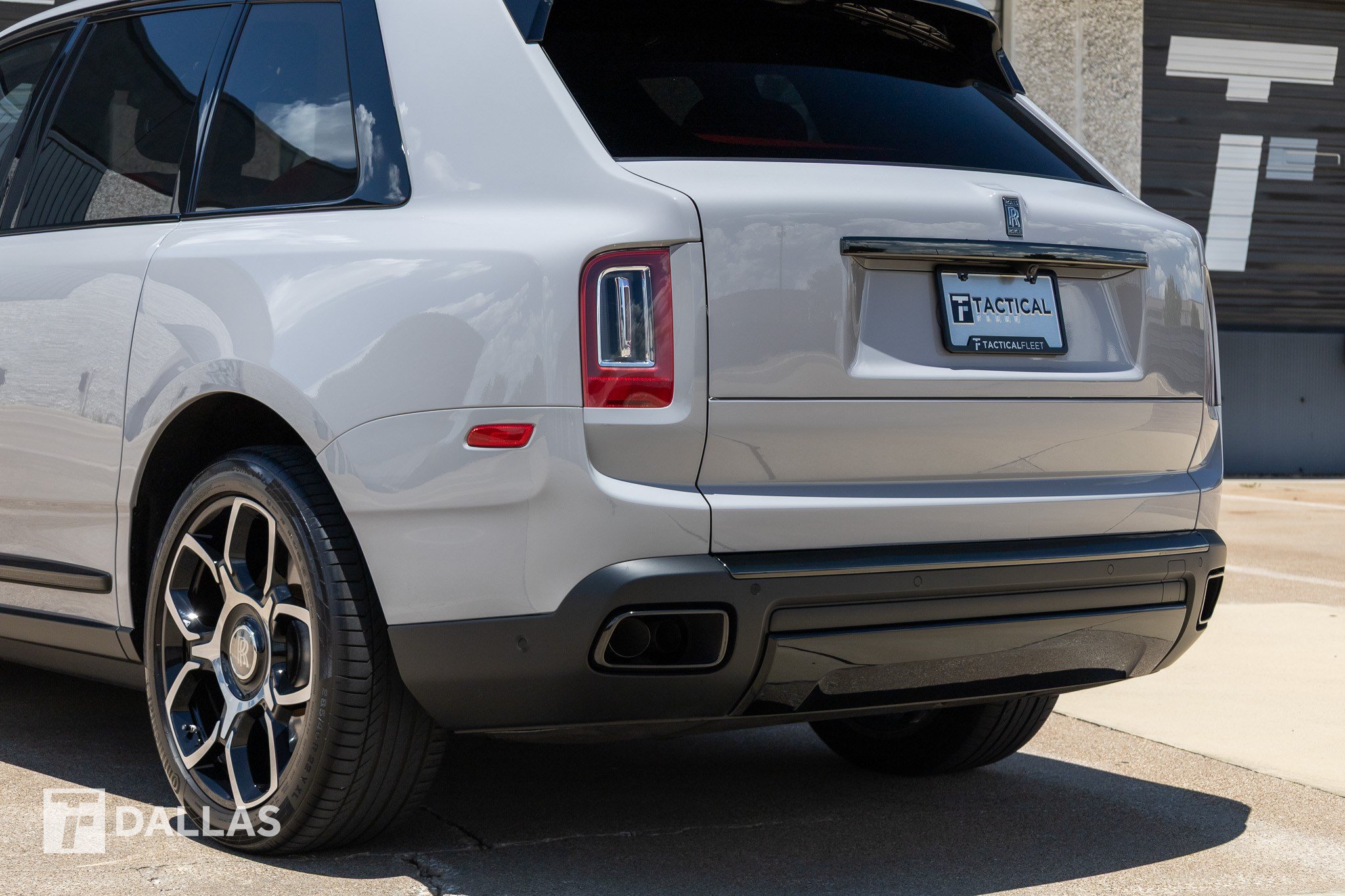 Used 2022 Rolls-Royce Cullinan Black Badge w/ Dark Exterior Package AWD/4WD image 12