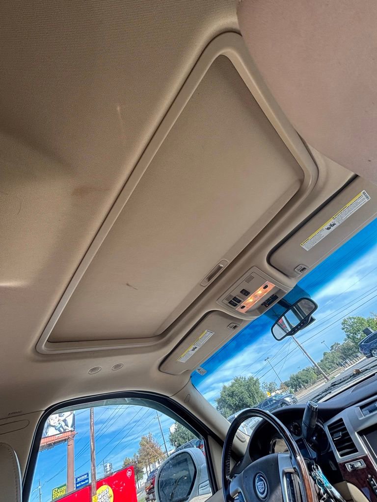 Used 2012 Cadillac Escalade ESV Luxury image 17