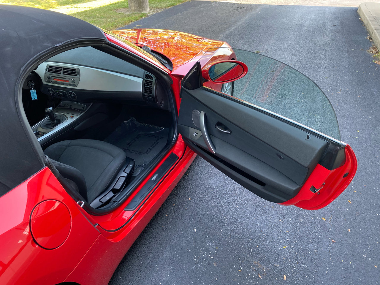 Used 2004 BMW Z4 2.5i image 25