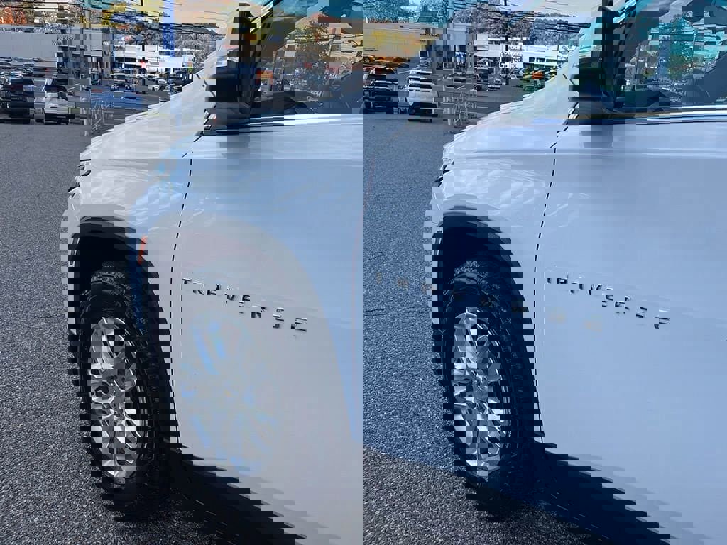 Used 2023 Chevrolet Traverse LS w/ Safety Package image 11