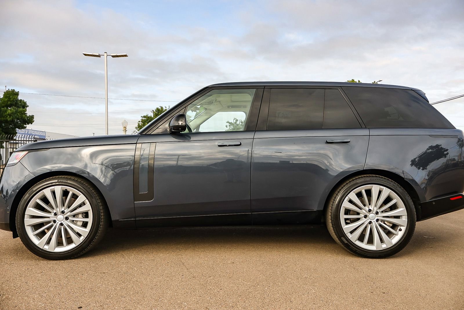 Certified 2024 Land Rover Range Rover SE AWD/4WD image 8