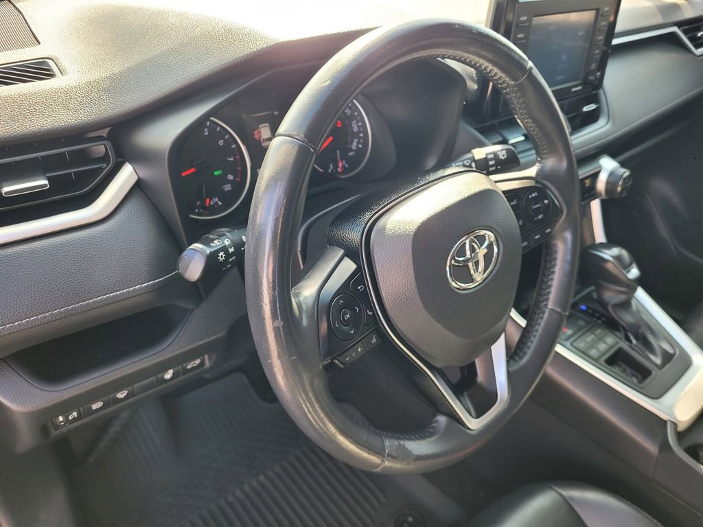 Used 2020 Toyota RAV4 XLE Premium image 26