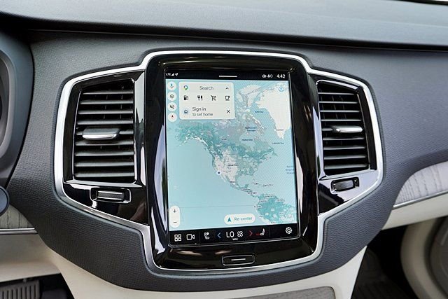 Used 2025 Volvo XC90 B6 Plus w/ Protection Package Premier image 27