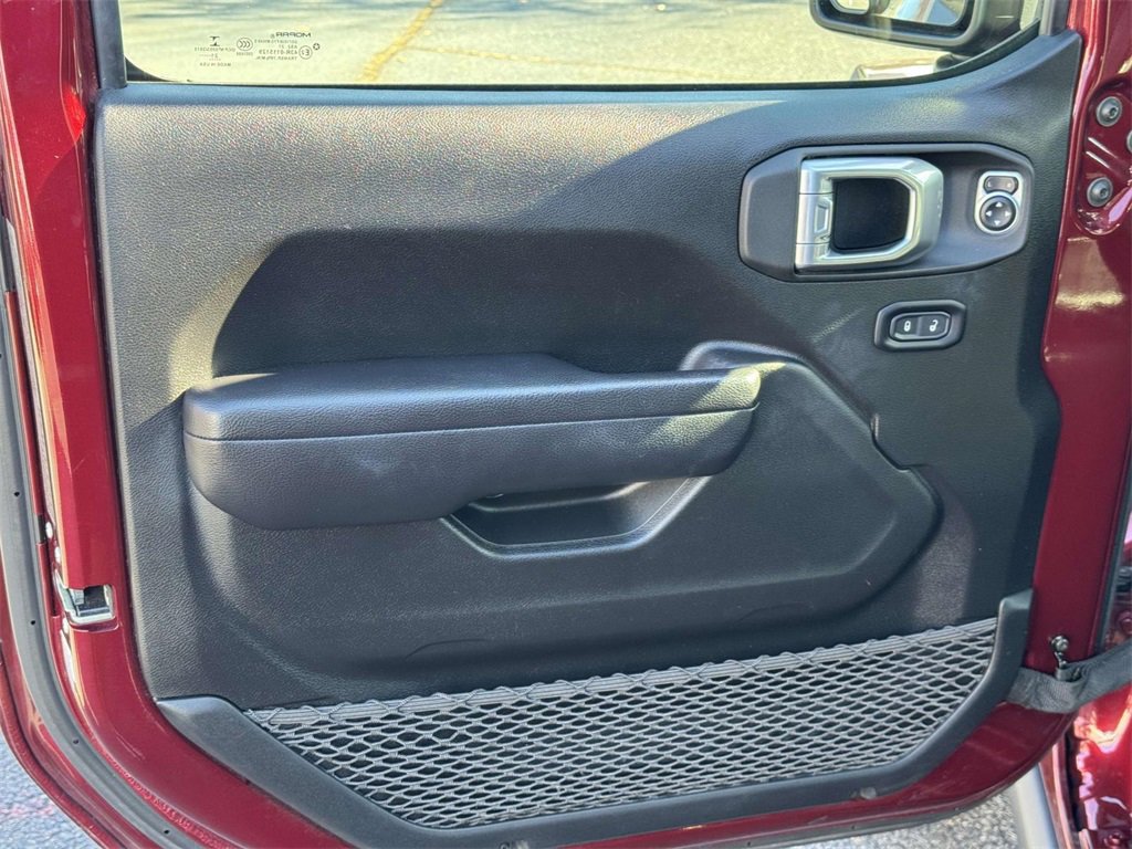 Used 2021 Jeep Wrangler Rubicon w/ Cold Weather Group image 17