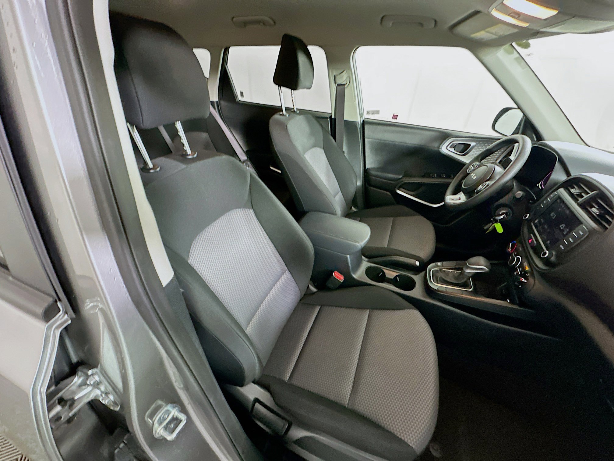 Used 2025 Kia Soul LX w/ LX Technology Package FWD image 29