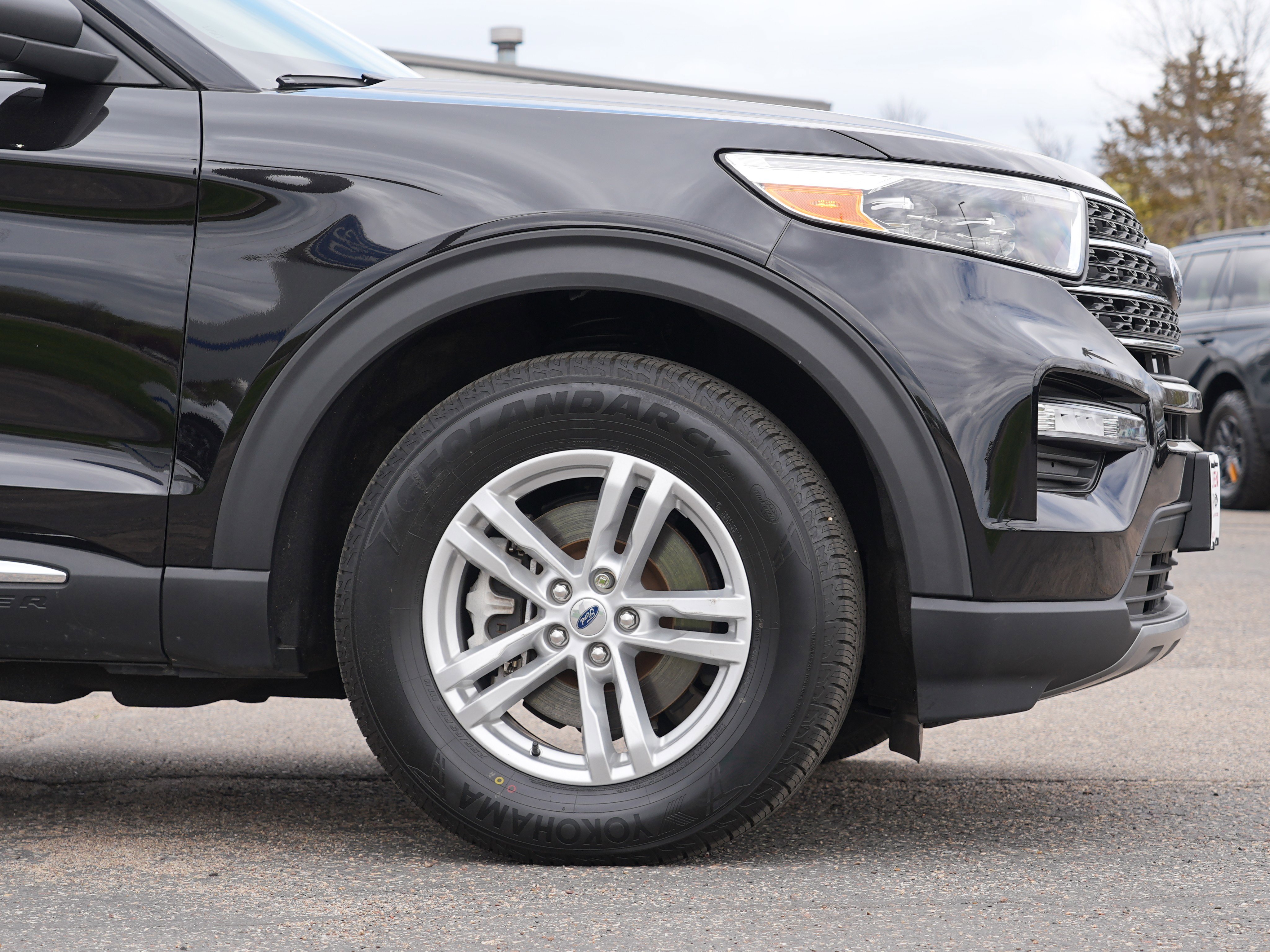 Used 2023 Ford Explorer XLT w/ Equipment Group 202A AWD/4WD image 13