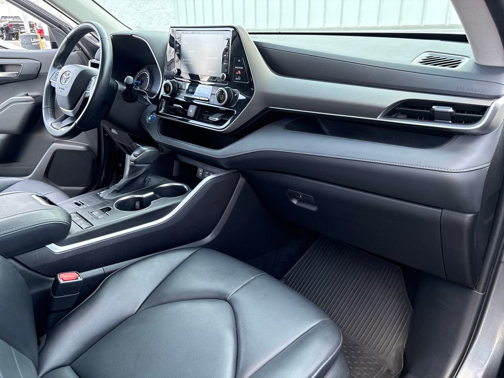 Used 2022 Toyota Highlander XLE image 44