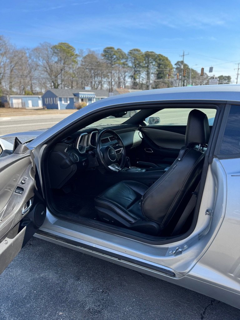 Used 2011 Chevrolet Camaro LT RWD image 2