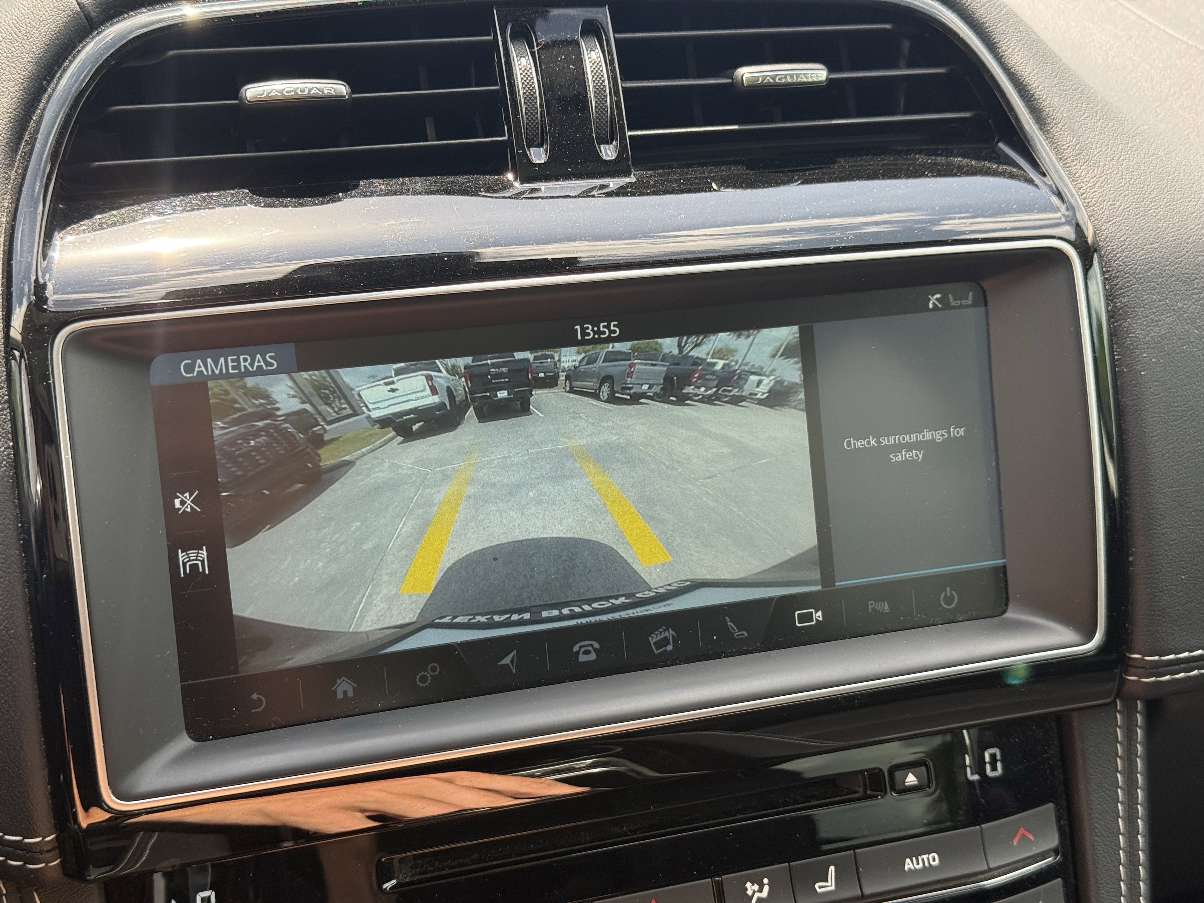 Used 2017 Jaguar F-PACE R-Sport image 21