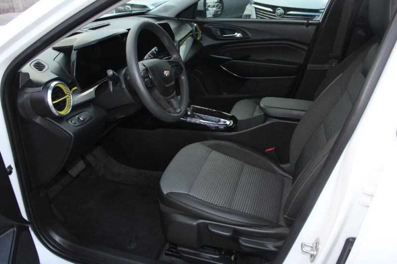 Used 2025 Chevrolet Trax LT image 10