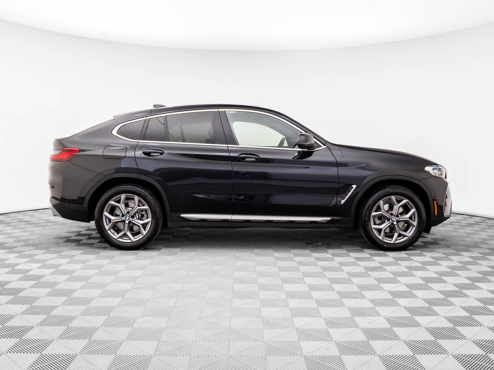 Certified 2025 BMW X4 xDrive30i image 6