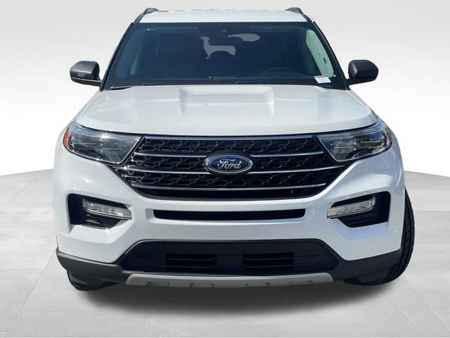 Used 2024 Ford Explorer XLT w/ Equipment Group 202A image 8