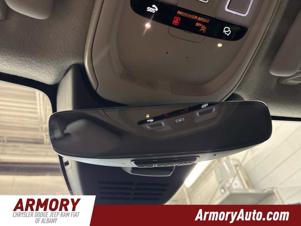 Used 2023 Volvo XC40 B5 Core w/ Convenience Package image 22