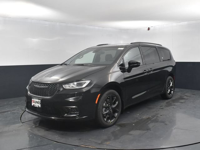 New 2026 Chrysler Pacifica Limited w/ S Appearance Package AWD/4WD image 4