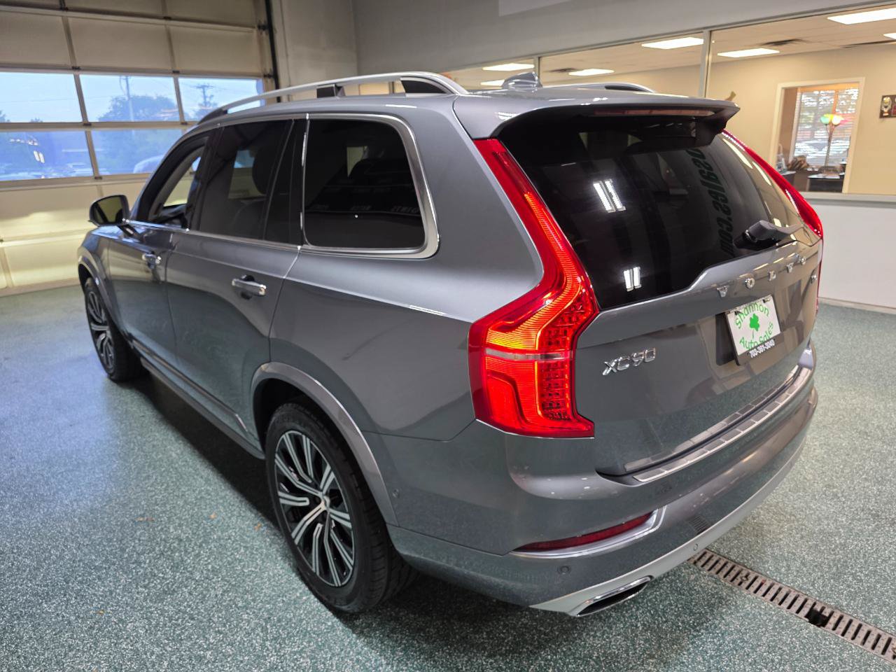 Used 2018 Volvo XC90 T6 Momentum w/ Convenience Package AWD/4WD image 9