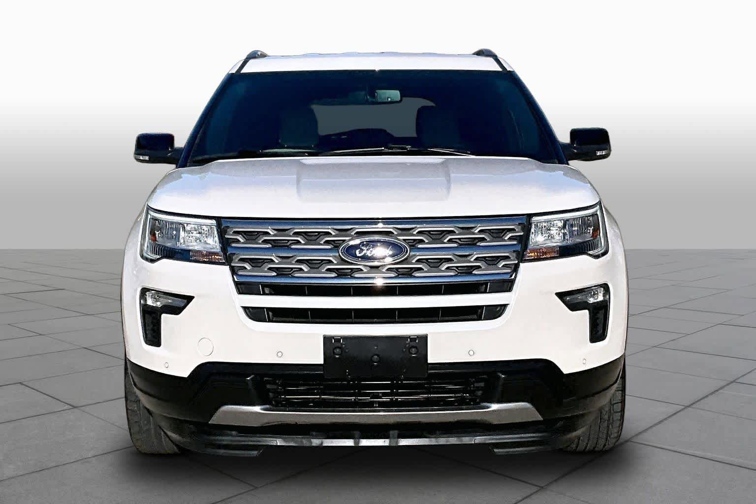 Used 2018 Ford Explorer XLT w/ Equipment Group 202A AWD/4WD image 4