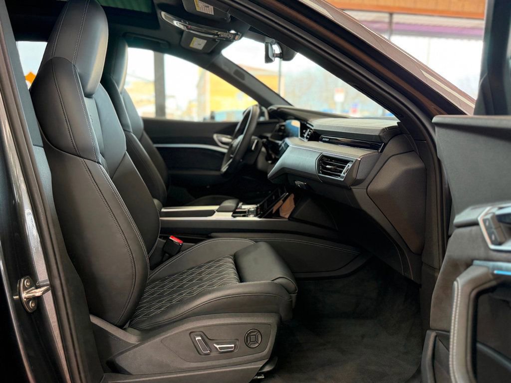 Used 2024 Audi SQ8 e-tron Premium Plus w/ AC Charging Package AWD/4WD image 35