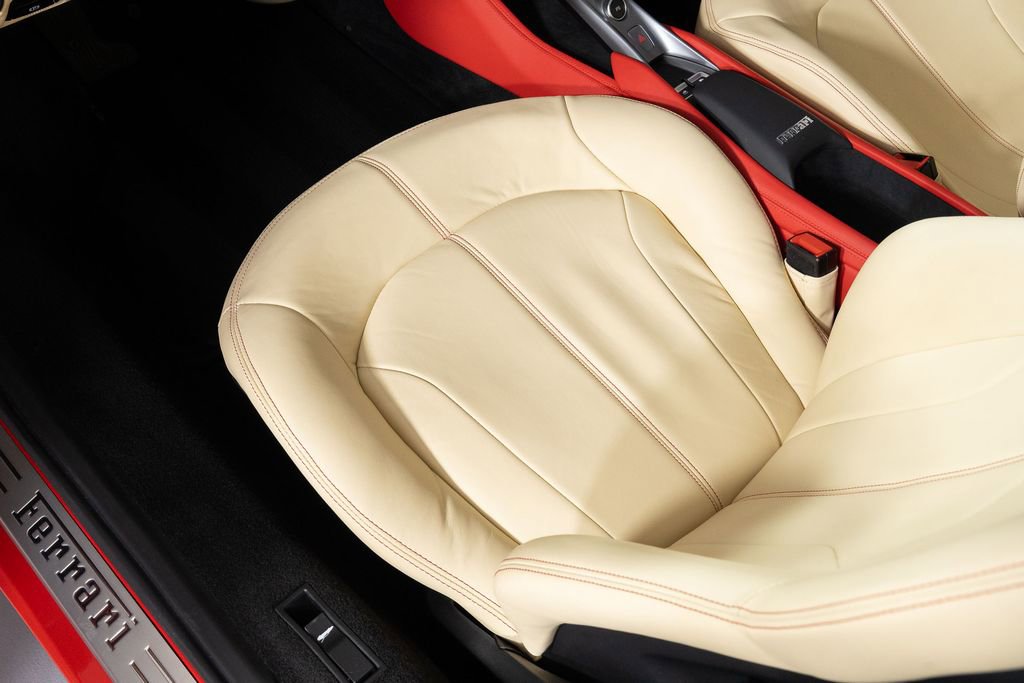 Used 2021 Ferrari F8 Tributo image 37