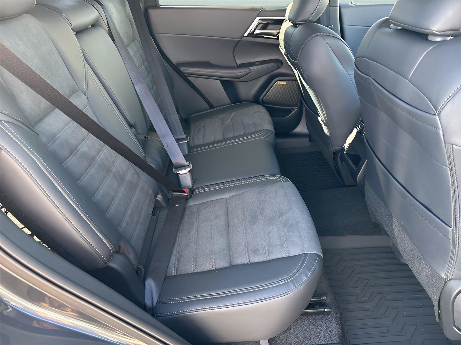 New 2026 Mitsubishi Outlander SE FWD image 28