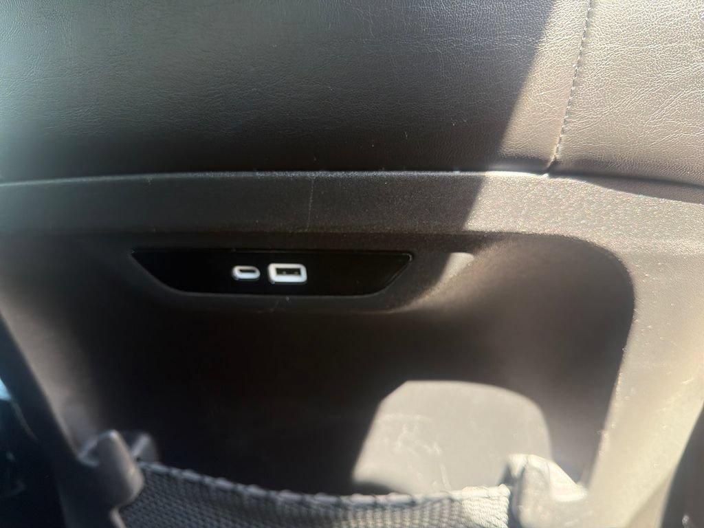 Used 2025 Chrysler Pacifica Select FWD image 24