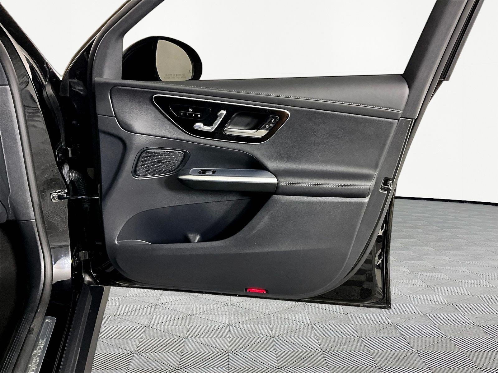 Used 2023 Mercedes-Benz GLC 300 4MATIC image 27