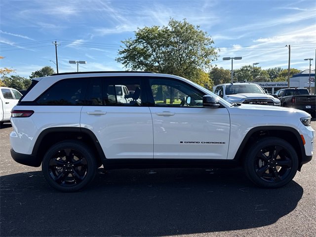 New 2025 Jeep Grand Cherokee Altitude image 6