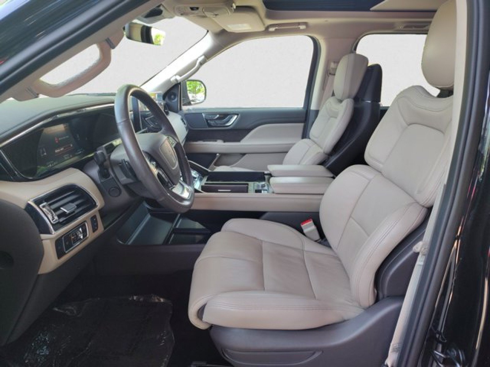 Used 2023 Lincoln Navigator Reserve AWD/4WD image 10