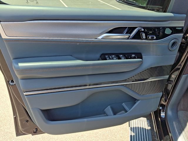 Used 2023 Jeep Grand Wagoneer L Series III AWD/4WD image 9